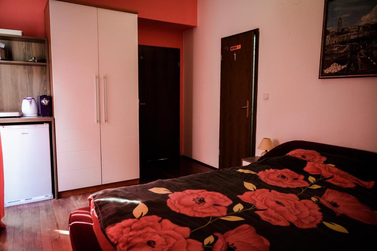 And Tacy Apartment *