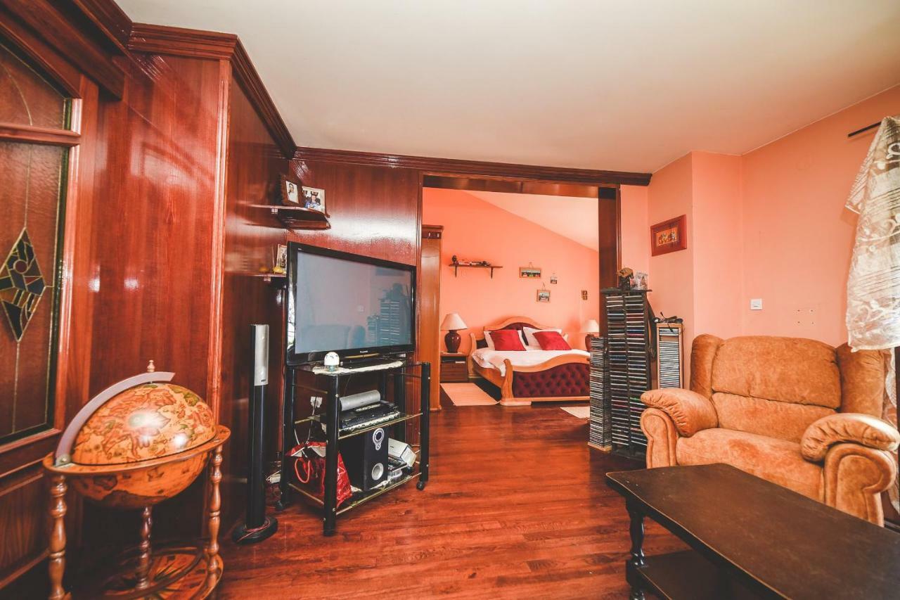 And Tacy Apartment