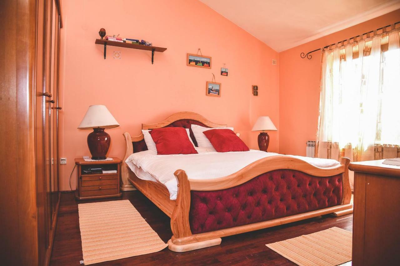 And Tacy Apartman